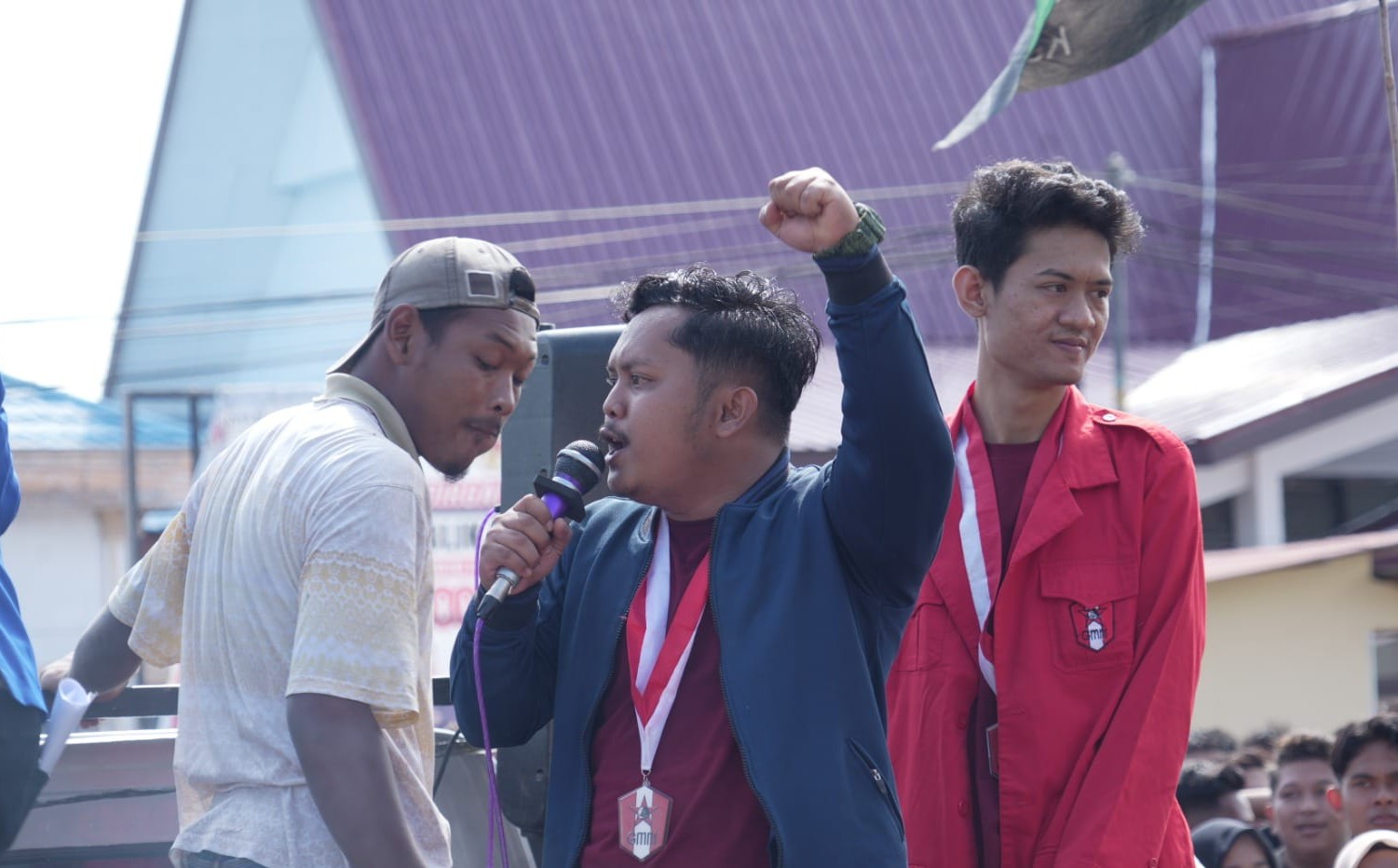 Sekretaris DPC GMNI Bengkalis, Asrul, menyampaikan sikap organisasi terkait tunda bayar anggaran di Bengkalis, (Ft/Isti).