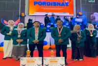📸 Pemenang Debat Antar Perguruan Tinggi pada Pekan Olahraga, Riset, dan Seni Nasional (PORDISNAS) UIN Suska Riau–FORMAKIP-K 2026. Tampak Tim Seiya Sekata IAIN Datuk Laksemana Bengkalis peraih Juara II dan Tim Garda Veritas peraih Juara III. (Ft/Isti).